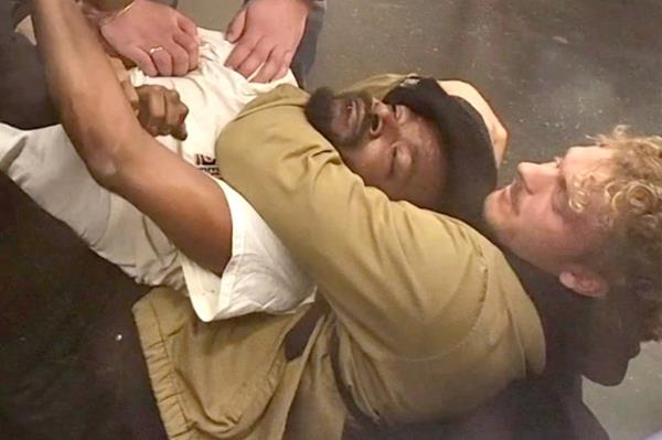 Daniel Penny choking Jordan Neely