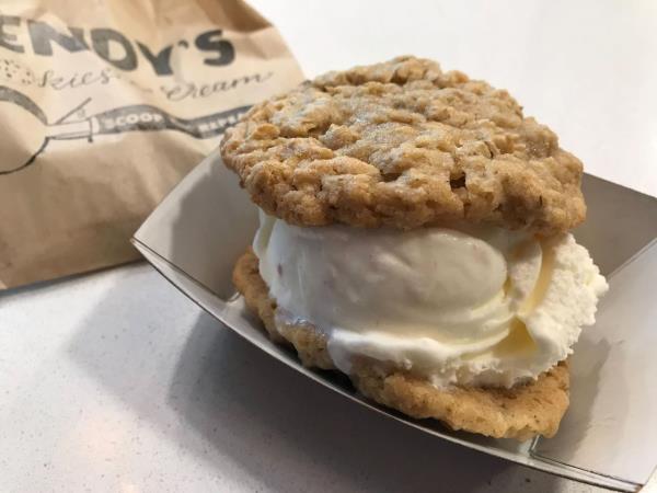 Ice cream sandwich from Bendy's coo<em></em>kies & Cream
