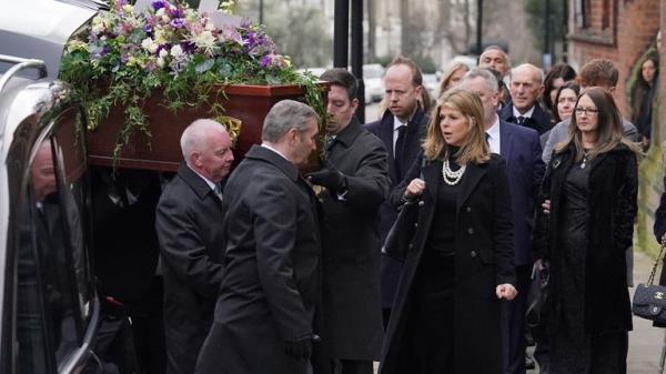 Pic: PA</p>

<p>　　Kate Garraway accompanies the coffin into the funeral service of her husband Derek Draper at St Mary the Virgin church in Primrose Hill, north west London. The former lobbyist turned psychologist and author, who married presenter Kate Garraway in 2005, died last mo<em></em>nth following long-lasting symptoms from coronavirus. Picture date: Friday February 2, 2024.