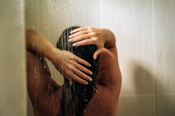 Woman in the hotel room havin<em></em>g a shower