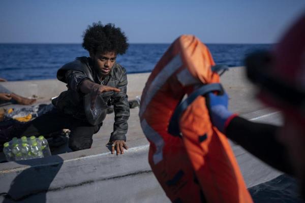 Migrants, Meloni transforms 16 year olds into adults.  This is how funding is cut